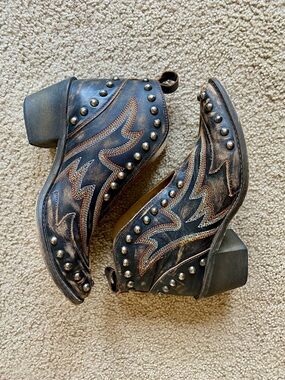 Circle G studded leather booties